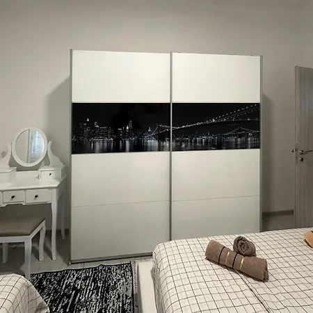 2 Bedroom Gorgeous In Pula