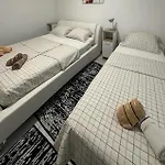 公寓 2 Bedroom Lovely In