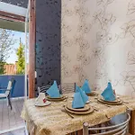 2 Bedroom Lovely In *