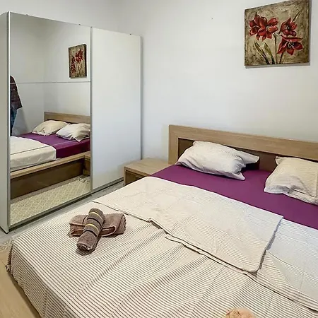 Apartment Cozy In With Jacuzzi Pula