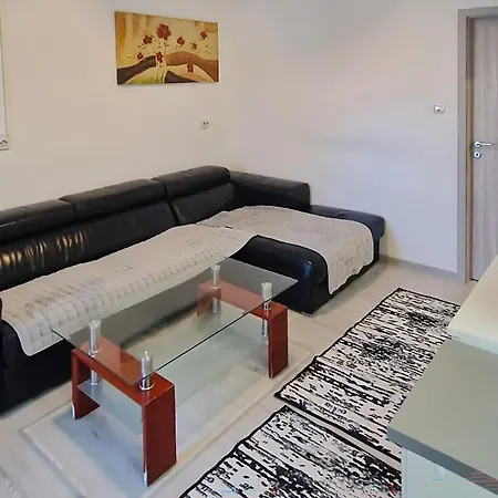 Apartment Cozy In With Jacuzzi