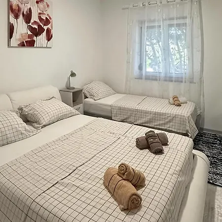 2 Bedroom Gorgeous In *
